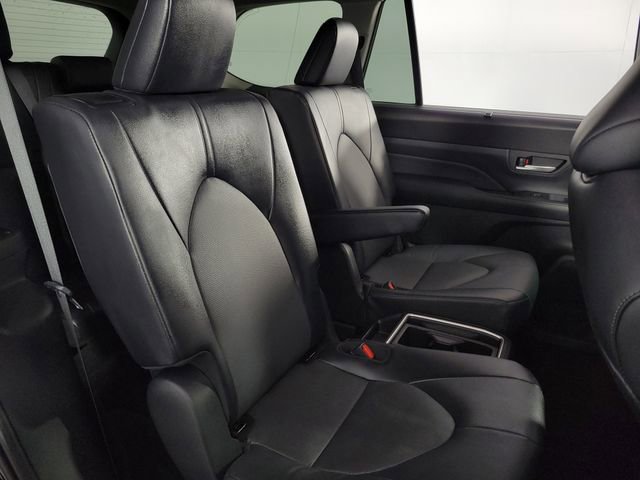 Used 2025 Toyota Grand Highlander AWD image 17