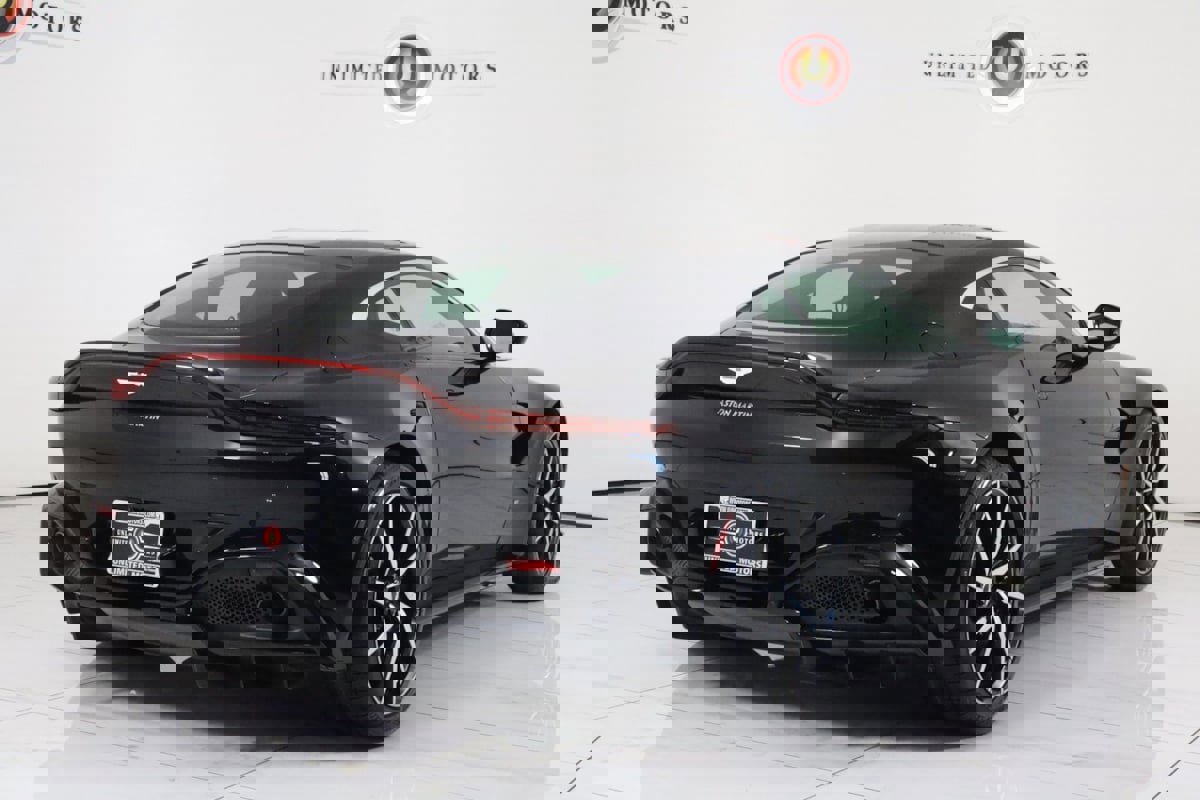 Used 2019 Aston Martin V8 Vantage Coupe image 3