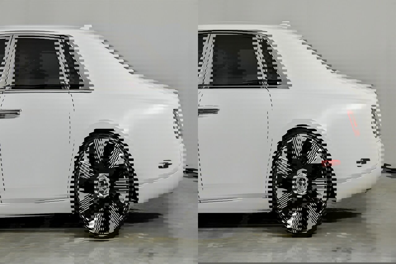 Used 2018 Rolls-Royce Phantom Sedan image 9