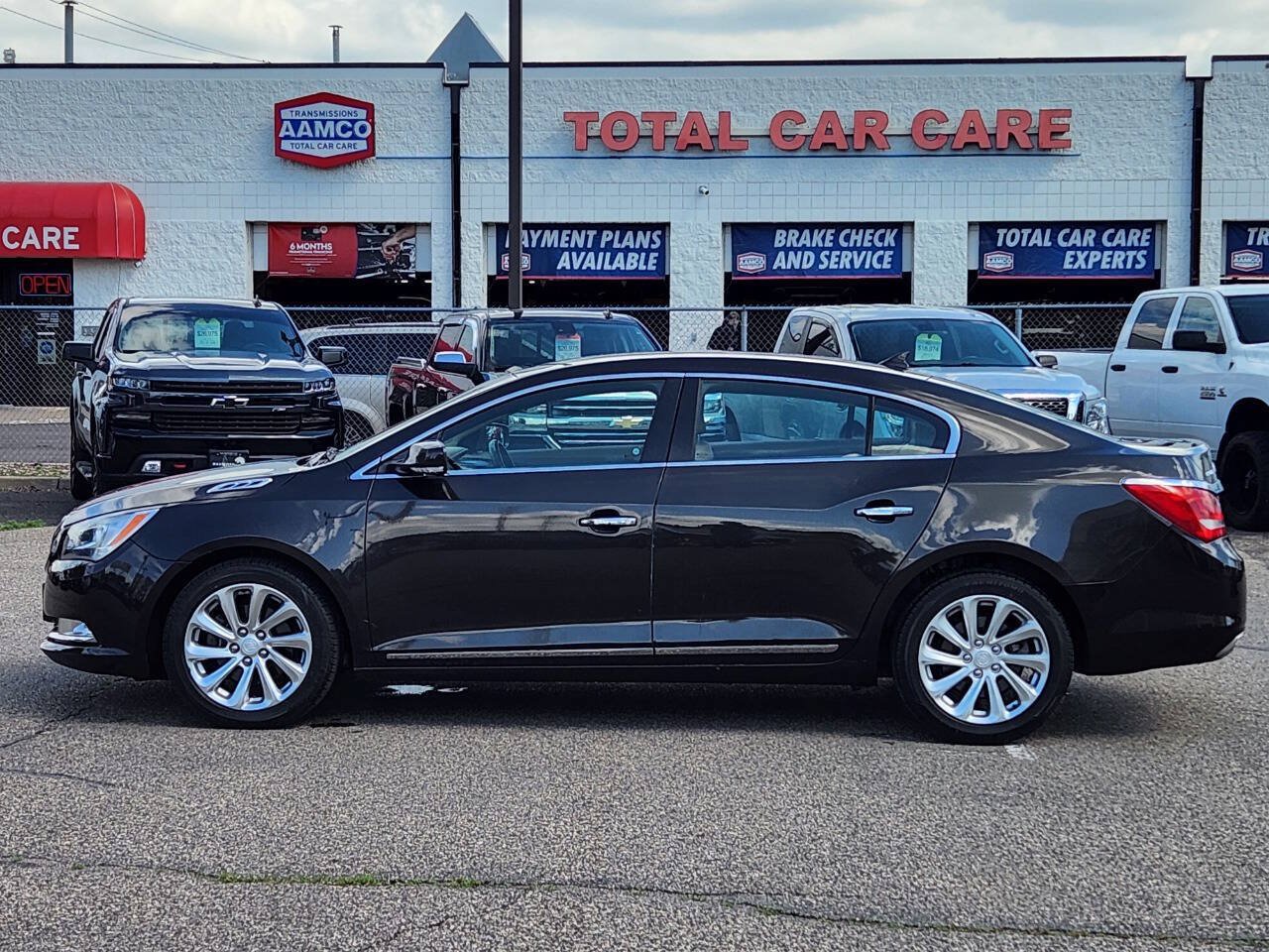 Used 2014 Buick LaCrosse Leather FWD image 2