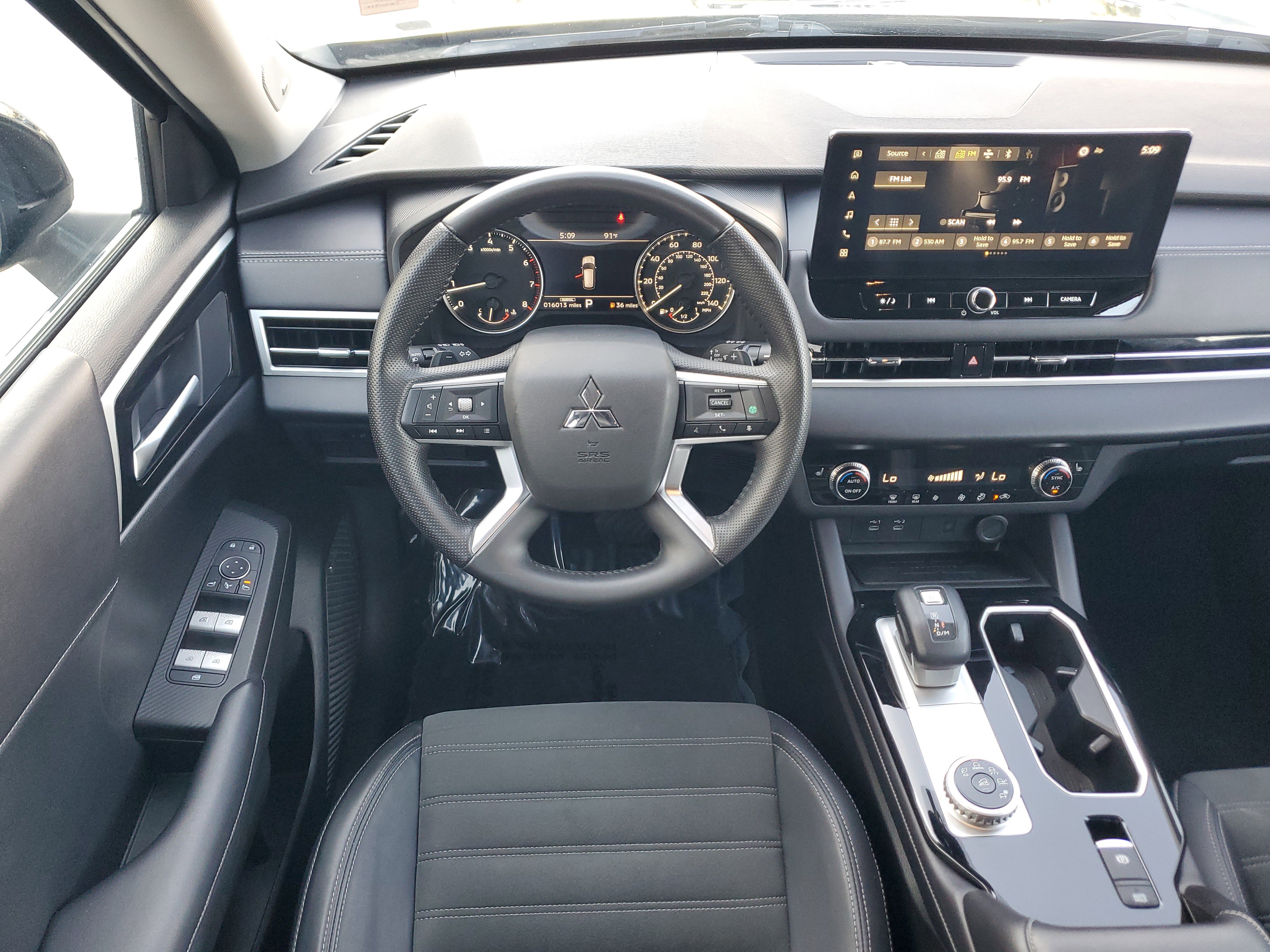 Used 2025 Mitsubishi Outlander SE image 20