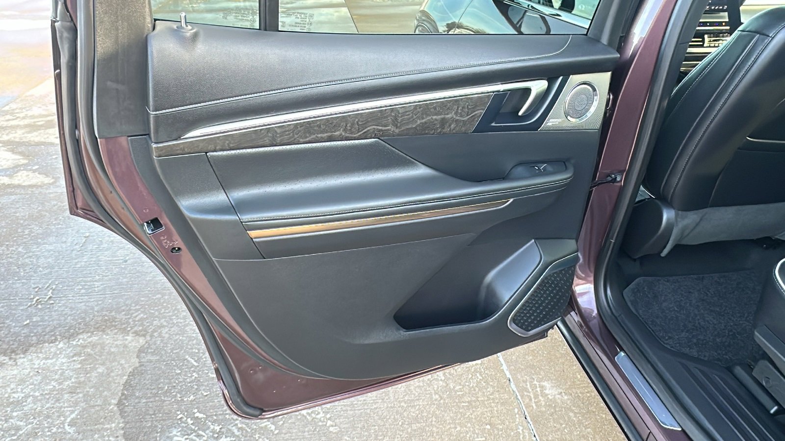 Used 2025 Buick Enclave Avenir w/ Trailering Package, 5000 lbs. image 23