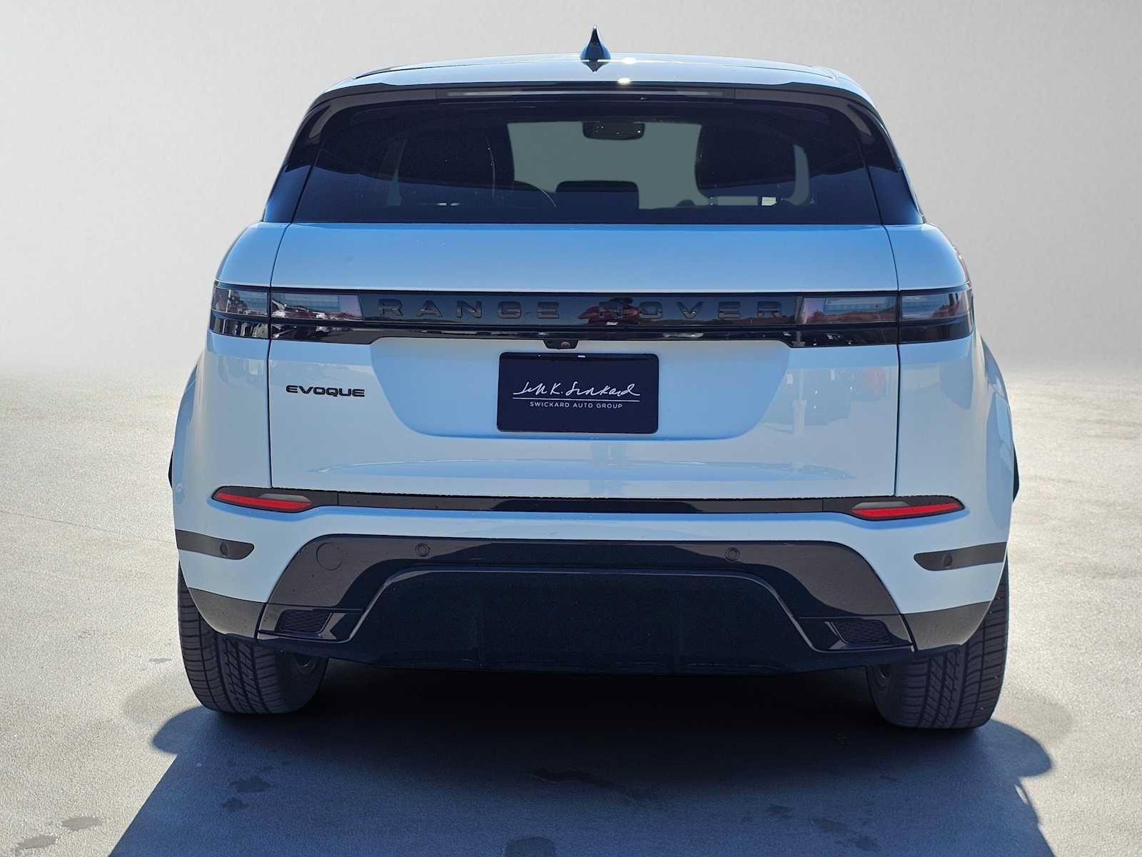 Used 2025 Land Rover Range Rover Evoque Dynamic SE AWD/4WD image 4