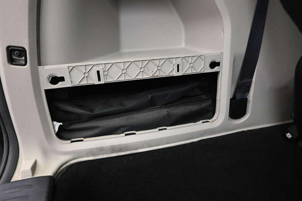 Used 2016 Dodge Grand Caravan SXT FWD image 29