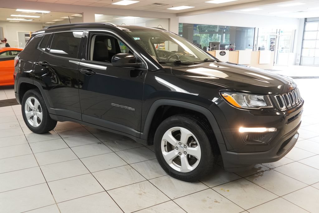 Used 2019 Jeep Compass Latitude w/ Cold Weather Group AWD/4WD image 14