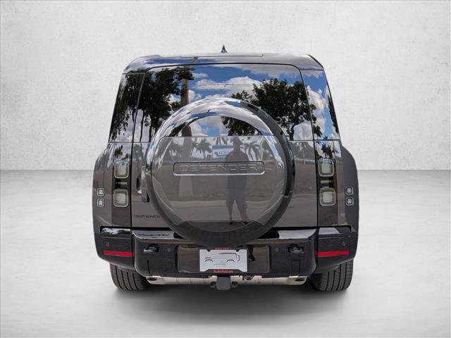 New 2026 Land Rover Defender 130 X-Dynamic SE image 7