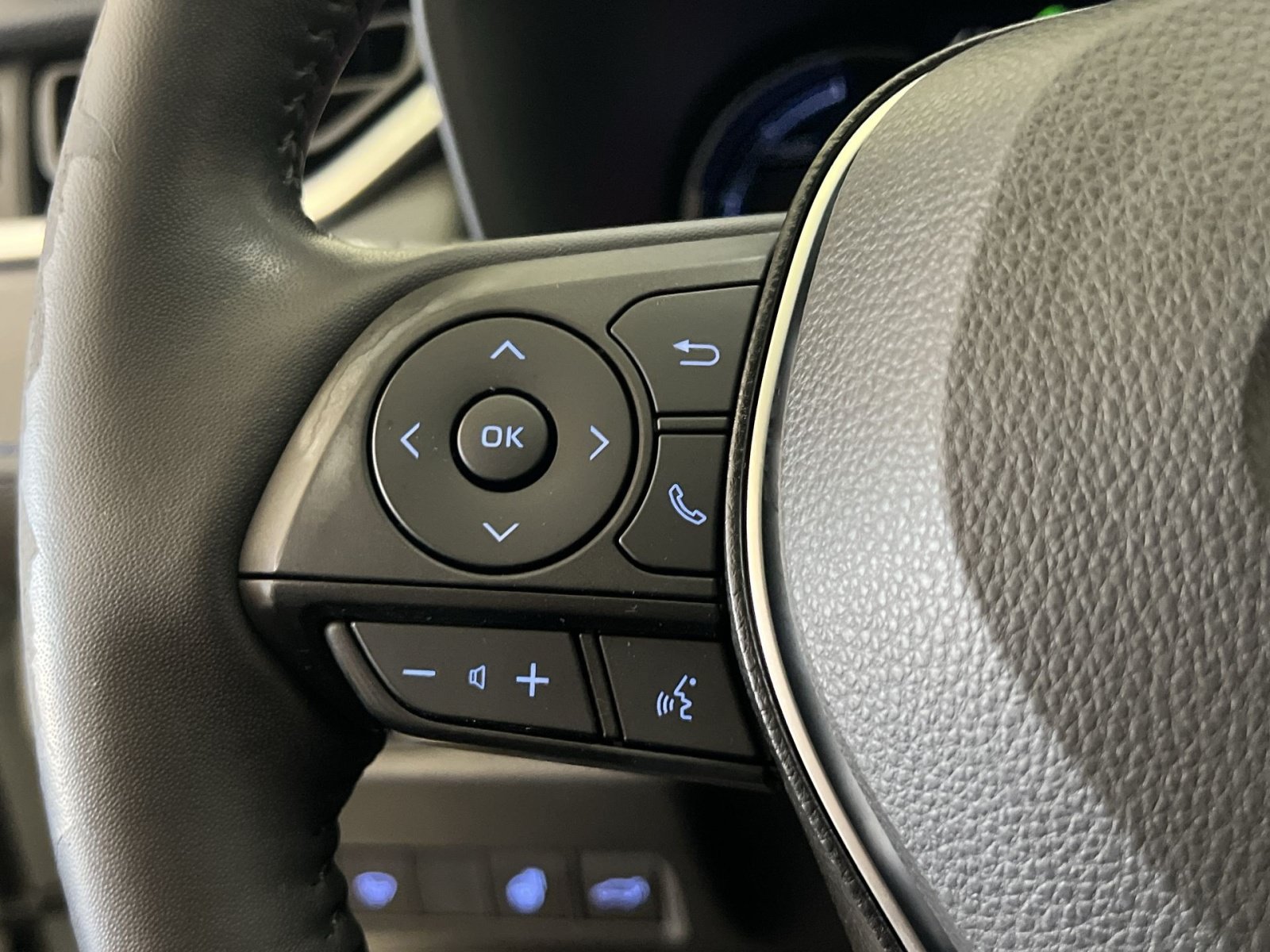 Used 2020 Toyota RAV4 XSE AWD/4WD image 35