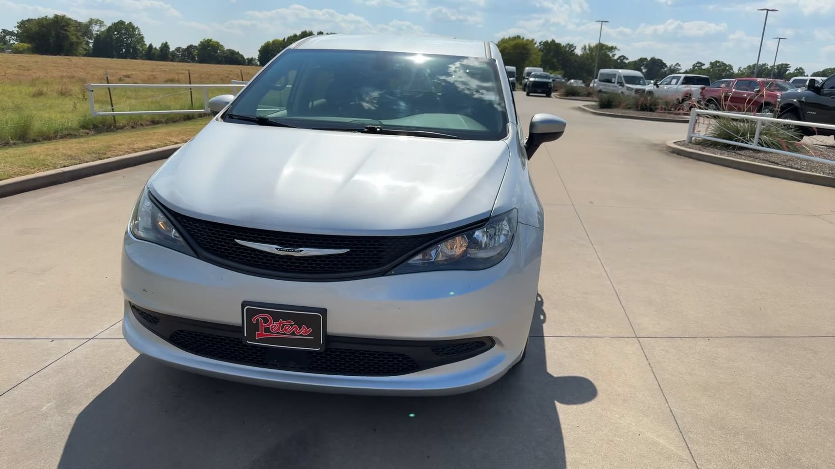Used 2022 Chrysler Voyager LX FWD image 4