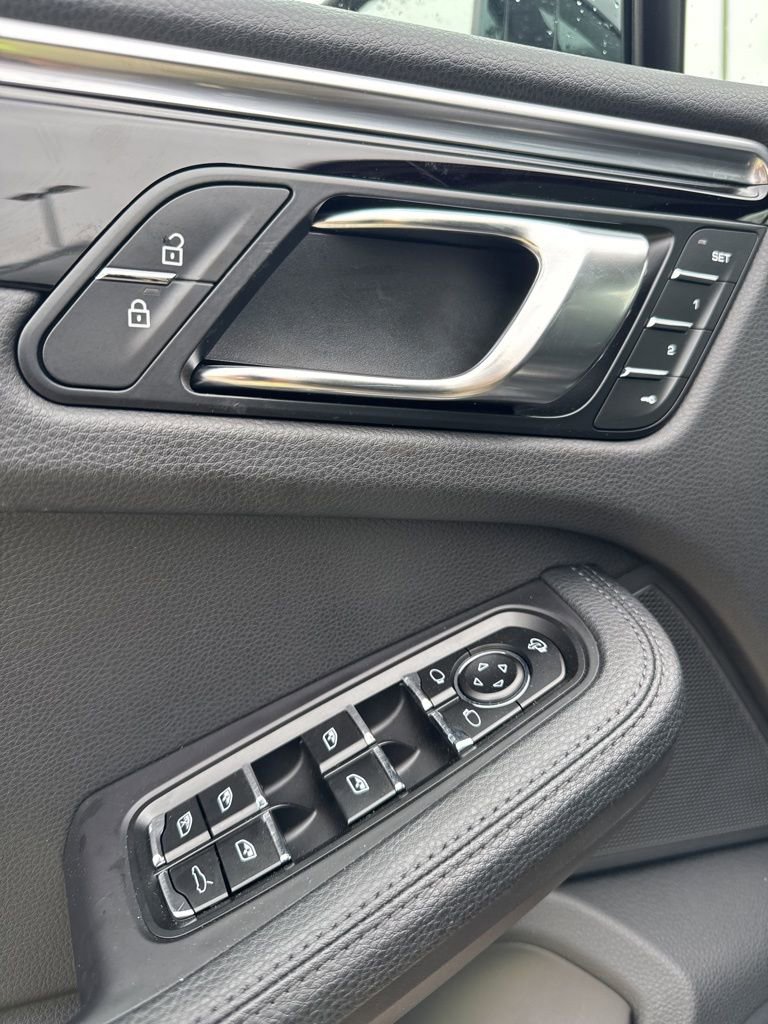 Used 2022 Porsche Macan image 13