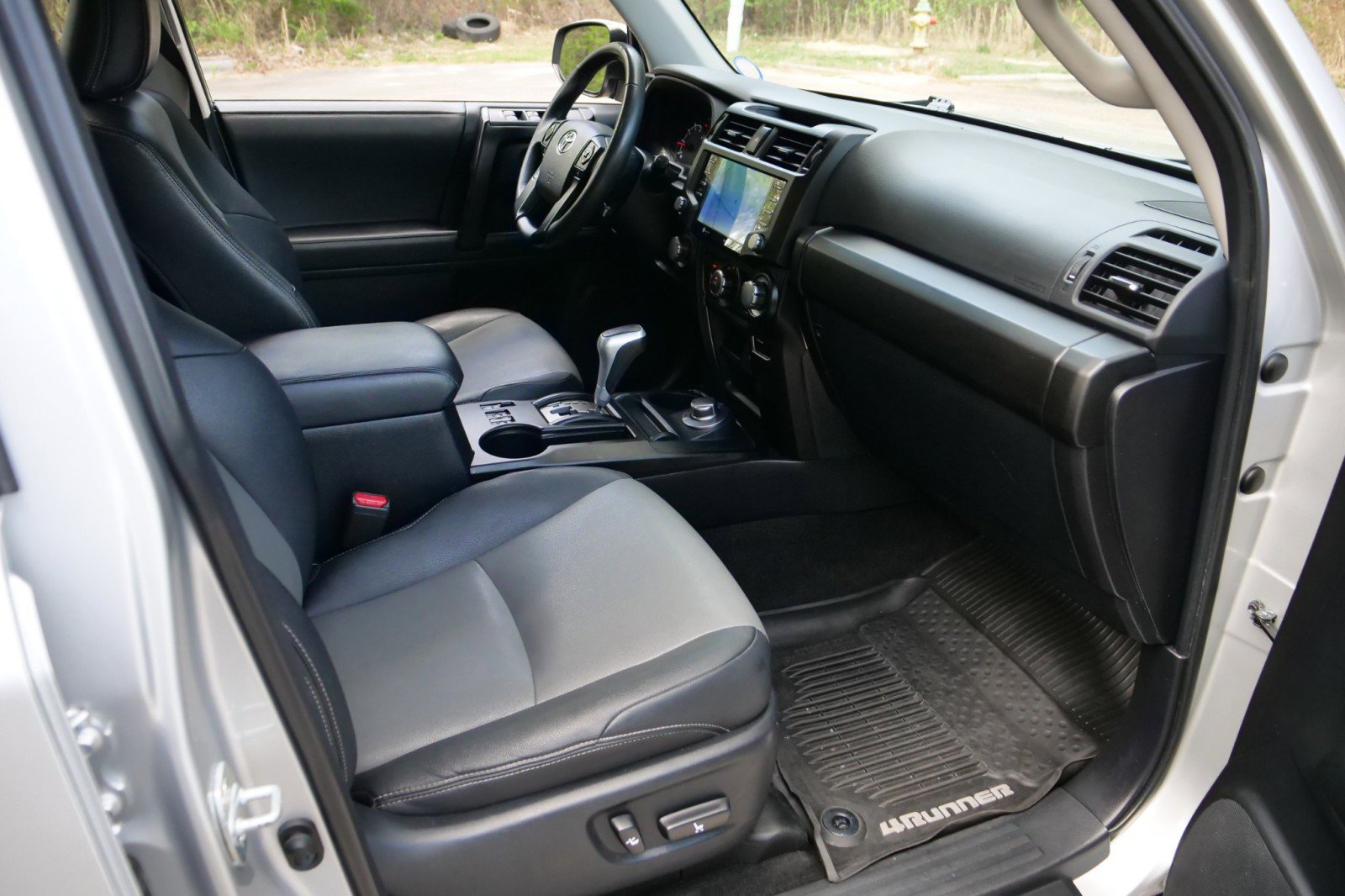 Used 2020 Toyota 4Runner SR5 Premium AWD/4WD image 35