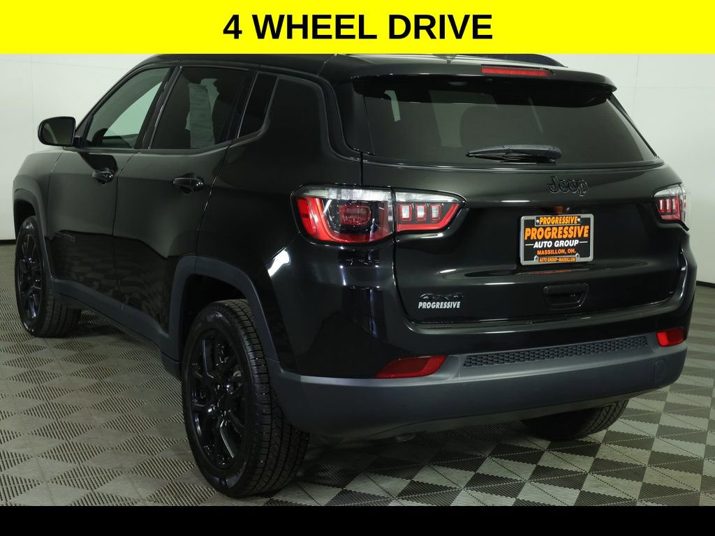 Used 2023 Jeep Compass Latitude w/ Convenience Group AWD/4WD image 2