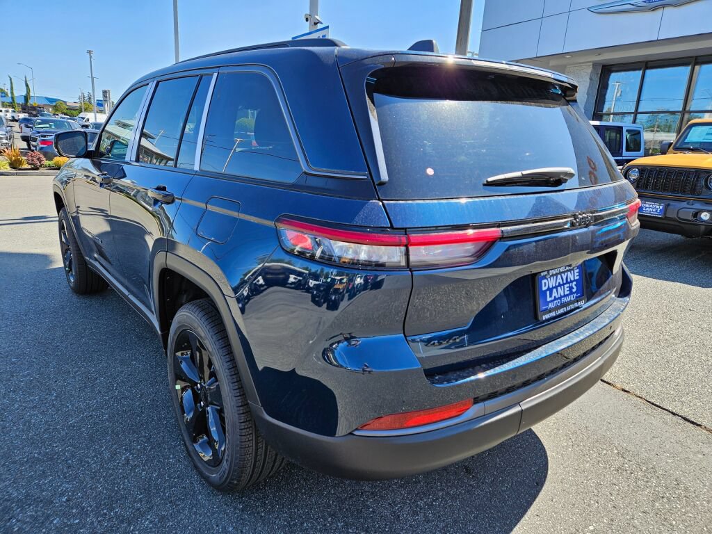New 2026 Jeep Grand Cherokee Limited w/ Limited Altitude Package AWD/4WD image 3