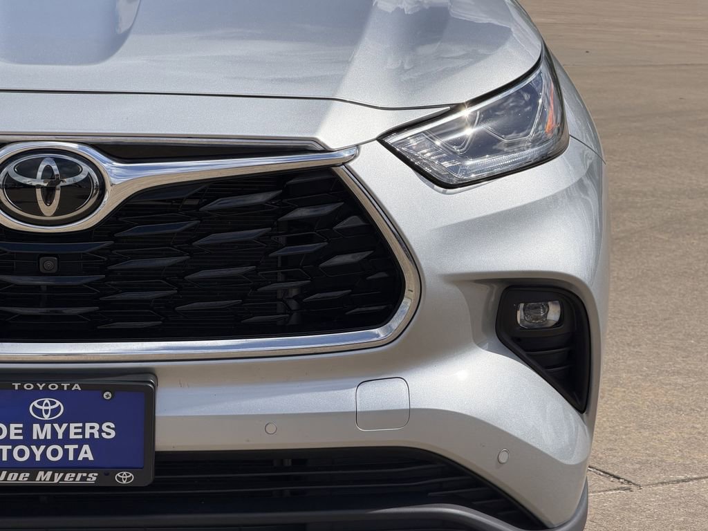Used 2024 Toyota Highlander Platinum FWD image 4