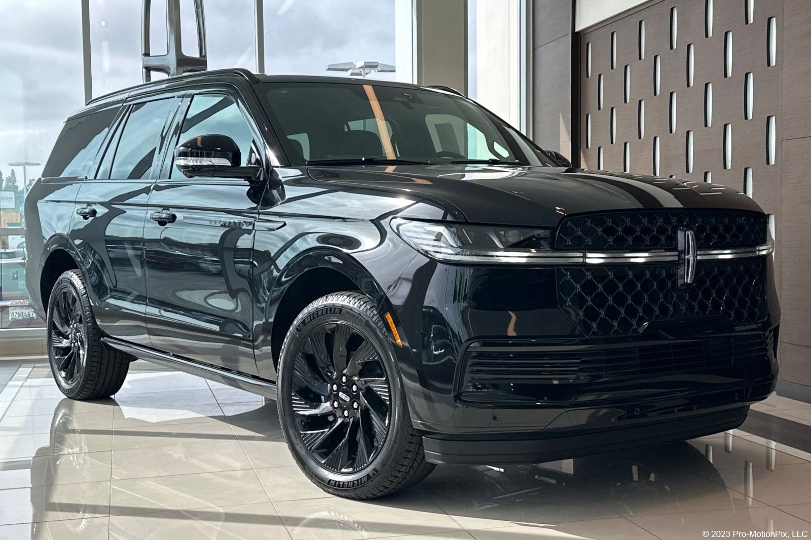 New 2026 Lincoln Navigator Reserve w/ Jet Appearance Package image 1