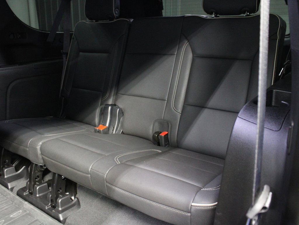 Used 2024 GMC Yukon XL SLT w/ SLT Luxury Package image 12