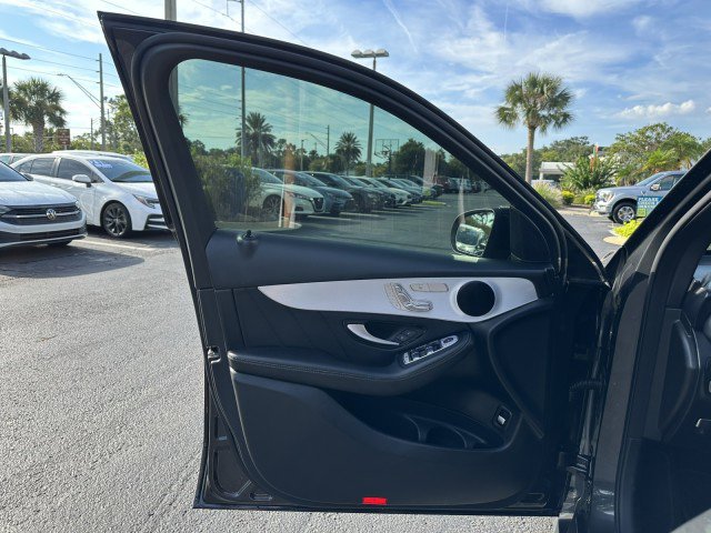 Used 2022 Mercedes-Benz GLC 300 4MATIC image 39