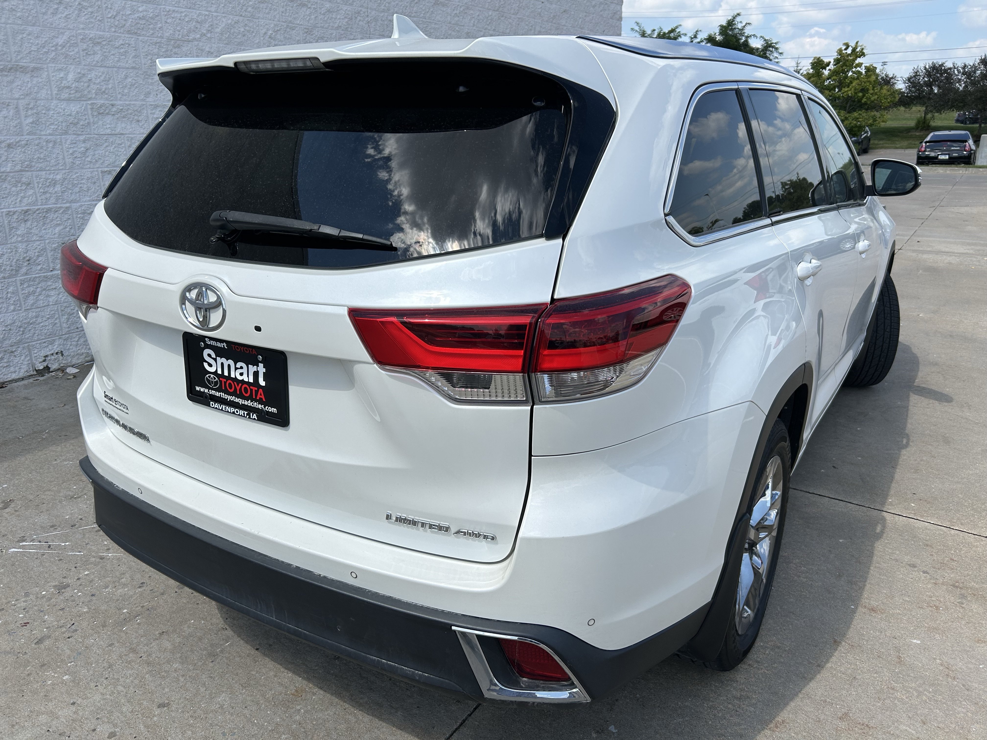 Used 2017 Toyota Highlander Limited Platinum AWD/4WD image 34