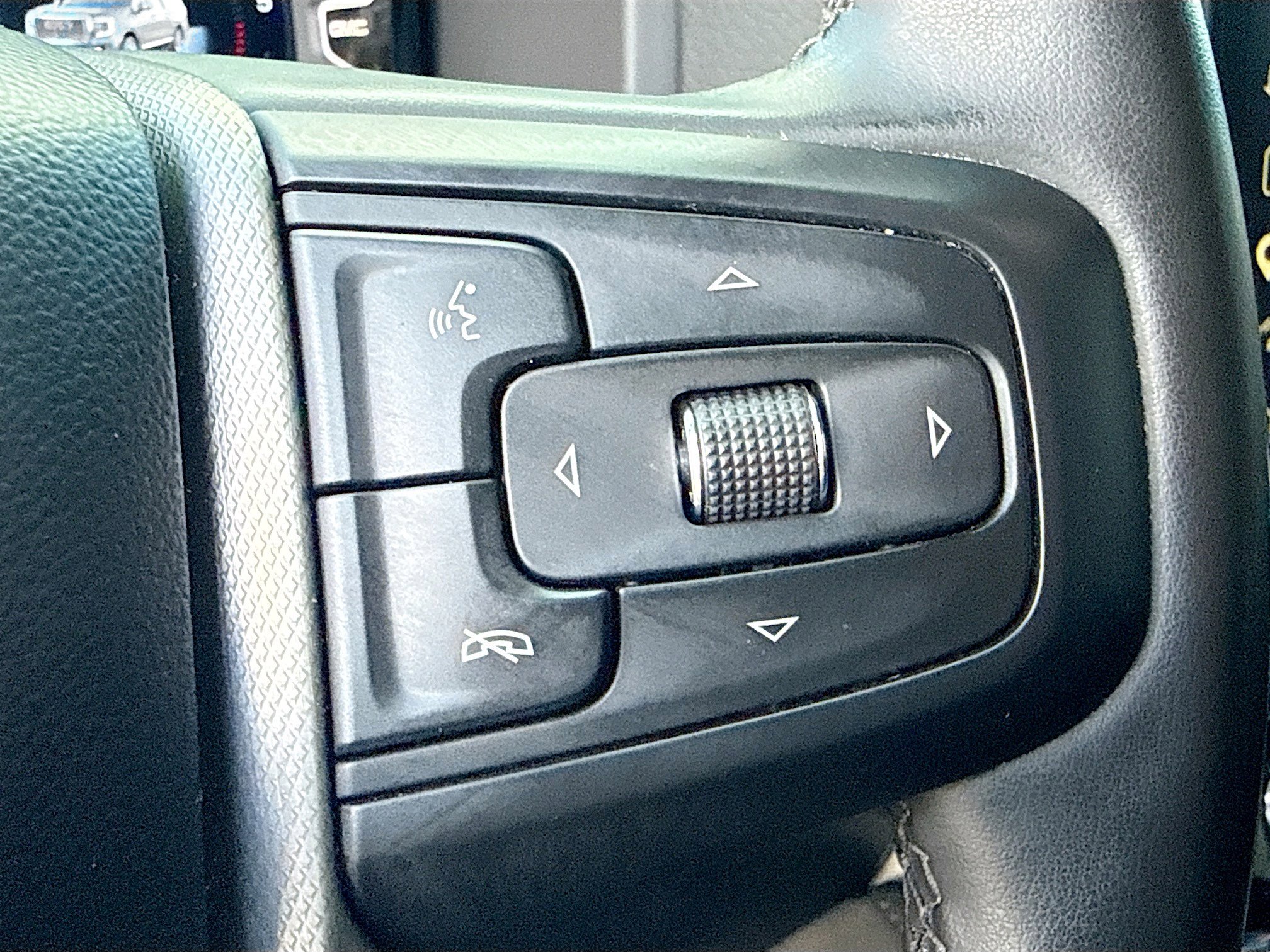 Used 2024 GMC Yukon XL Denali image 39