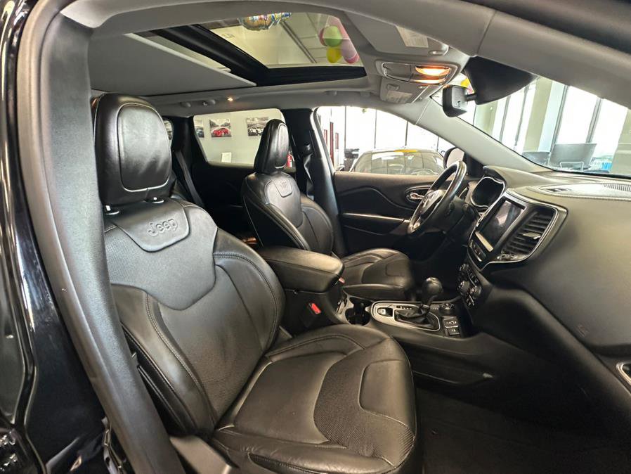 Used 2021 Jeep Cherokee Latitude Lux w/ Sun & Sound Group AWD/4WD image 42