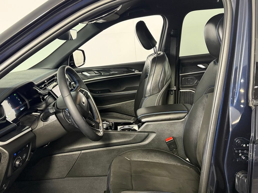 Used 2023 Jeep Grand Cherokee Trailhawk AWD/4WD image 22