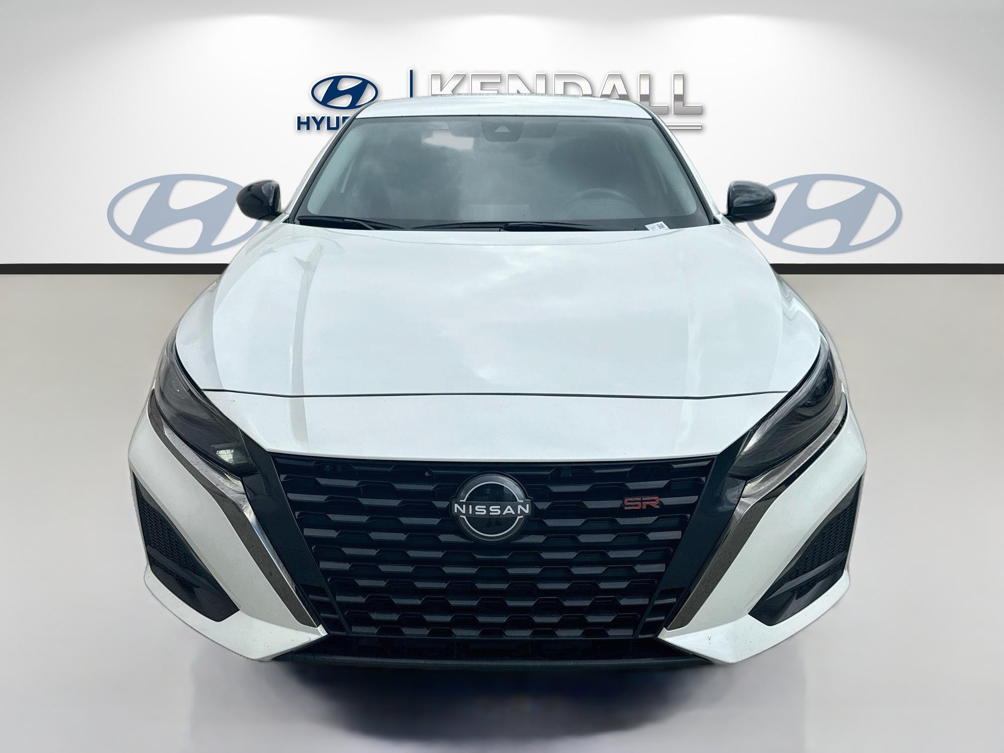 Used 2024 Nissan Altima 2.5 SR FWD image 2