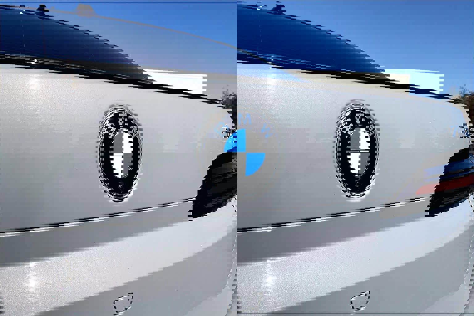 Used 2023 BMW 760i xDrive w/ Executive Package image 10