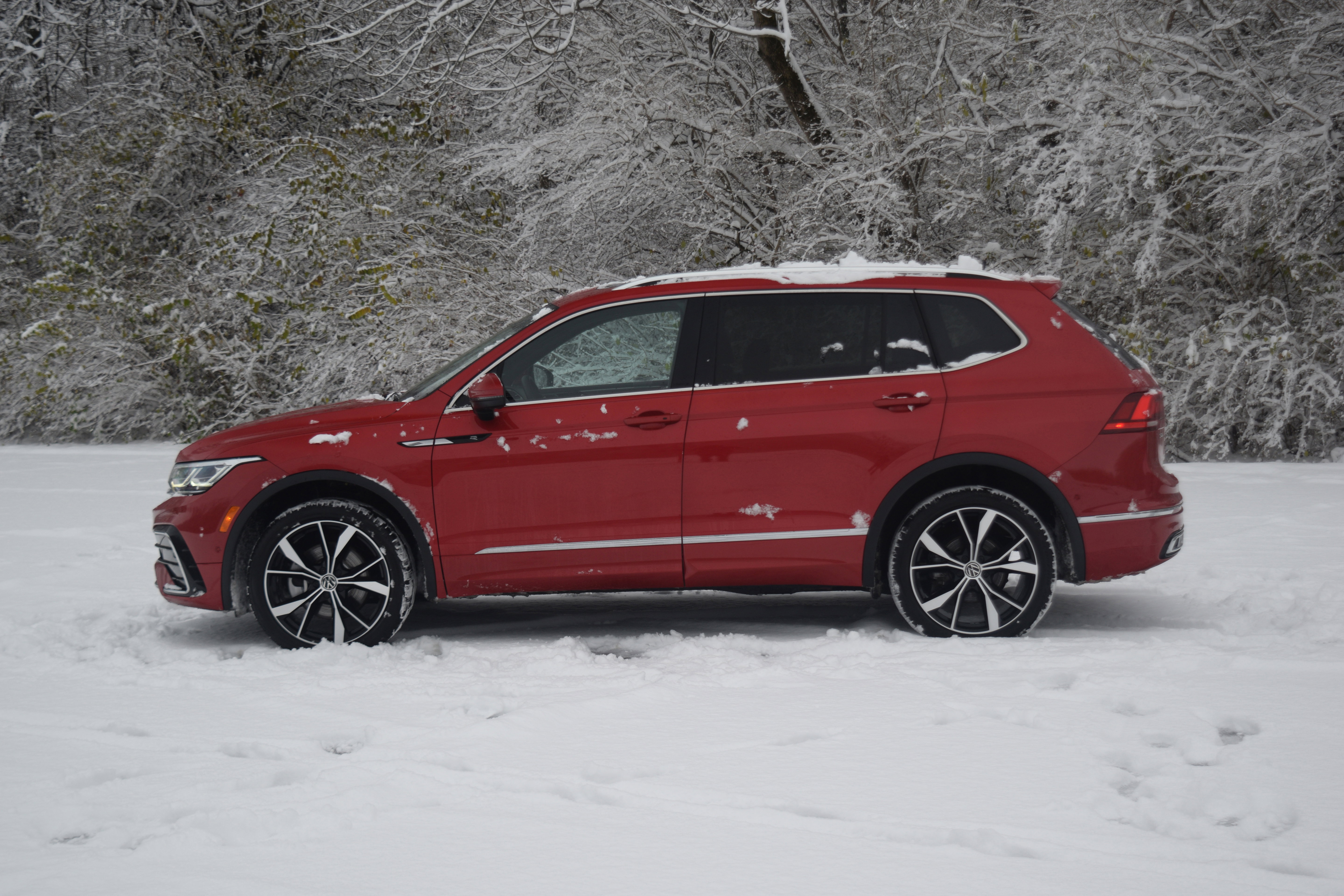 Used 2024 Volkswagen Tiguan SEL R-Line image 24