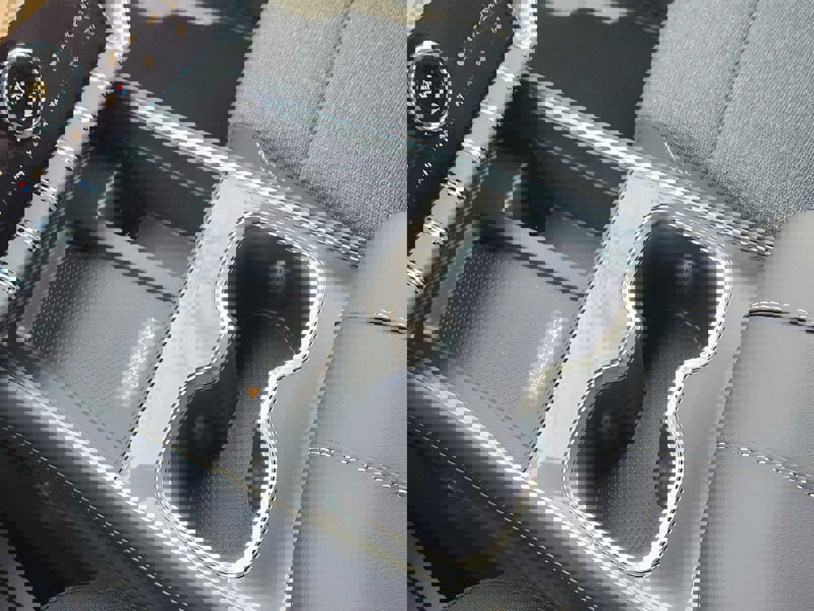 New 2025 GMC Acadia Elevation image 17