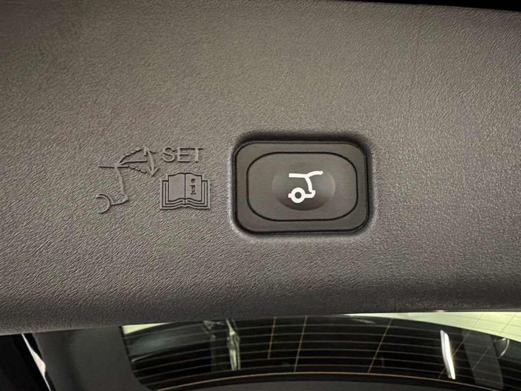 Used 2026 Lincoln Nautilus Premier AWD/4WD image 36