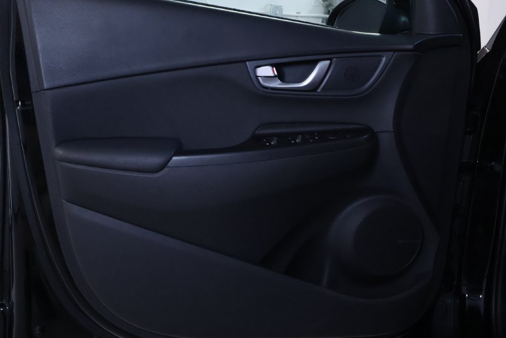 Used 2023 Hyundai Kona Limited AWD/4WD image 14