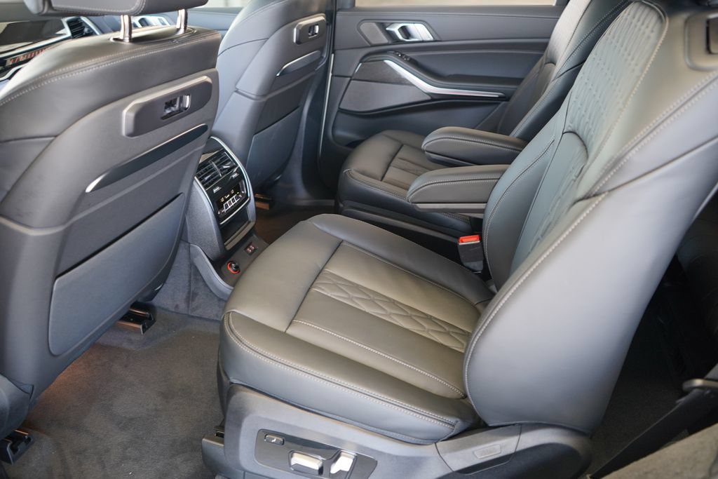 Used 2026 BMW X7 M60i w/ Climate Comfort Package AWD/4WD image 16