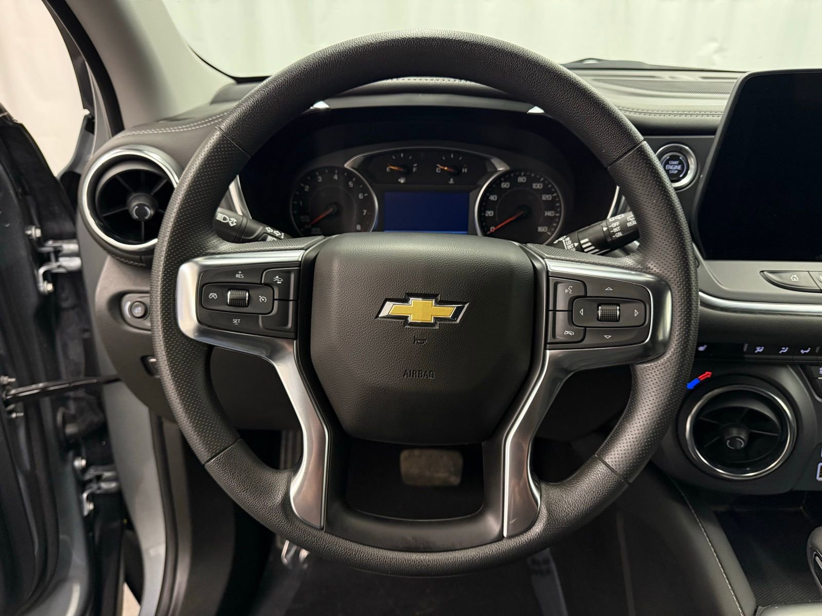 Used 2025 Chevrolet Blazer LT AWD/4WD image 12