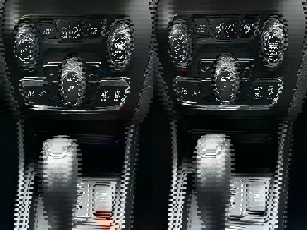 Used 2021 Jeep Cherokee Latitude Lux image 25