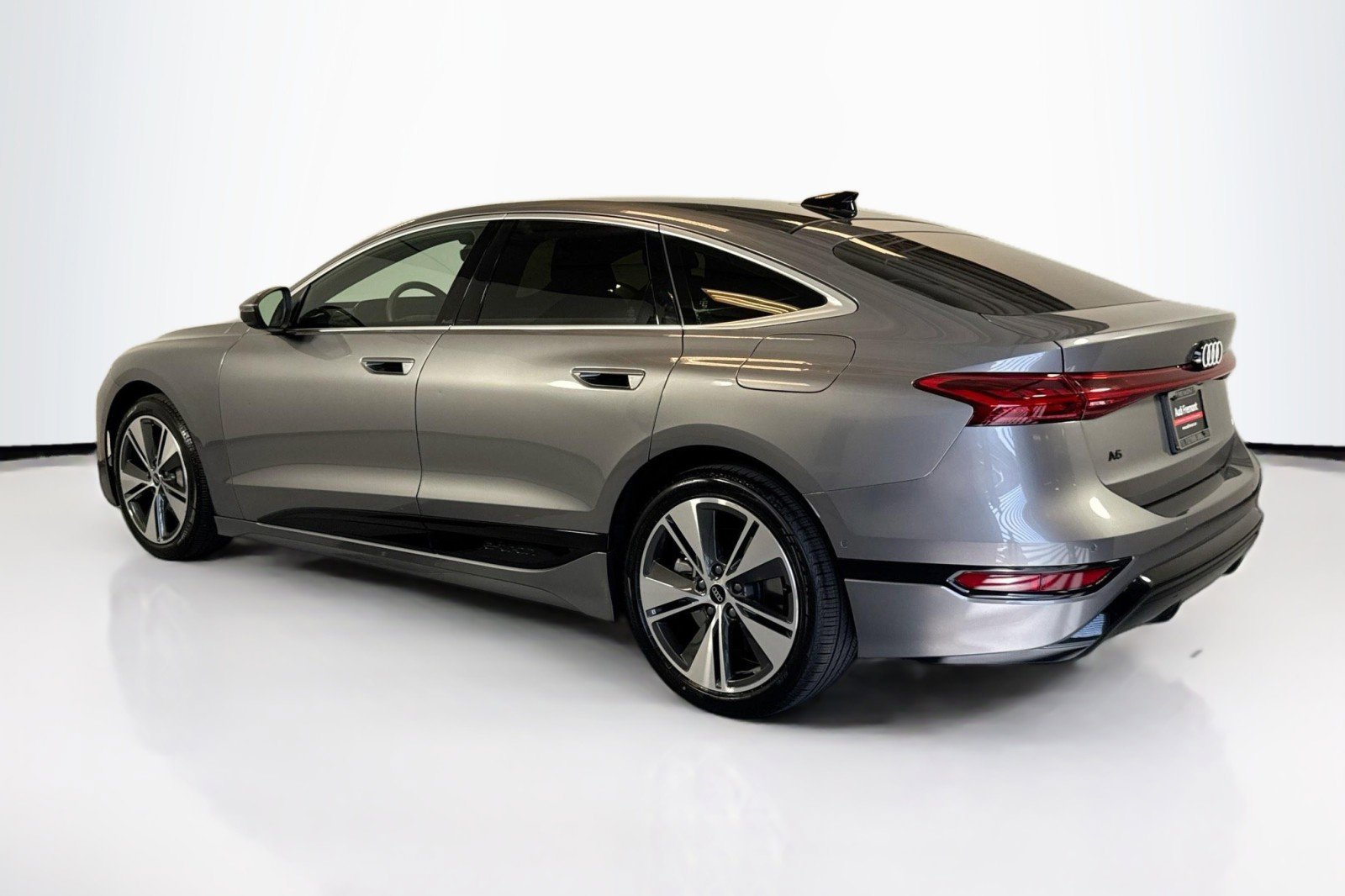 Used 2025 Audi A6 e-tron Premium w/ Convenience Package image 7