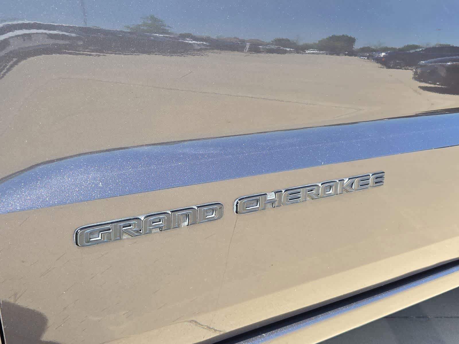 Used 2019 Jeep Grand Cherokee Altitude RWD image 12
