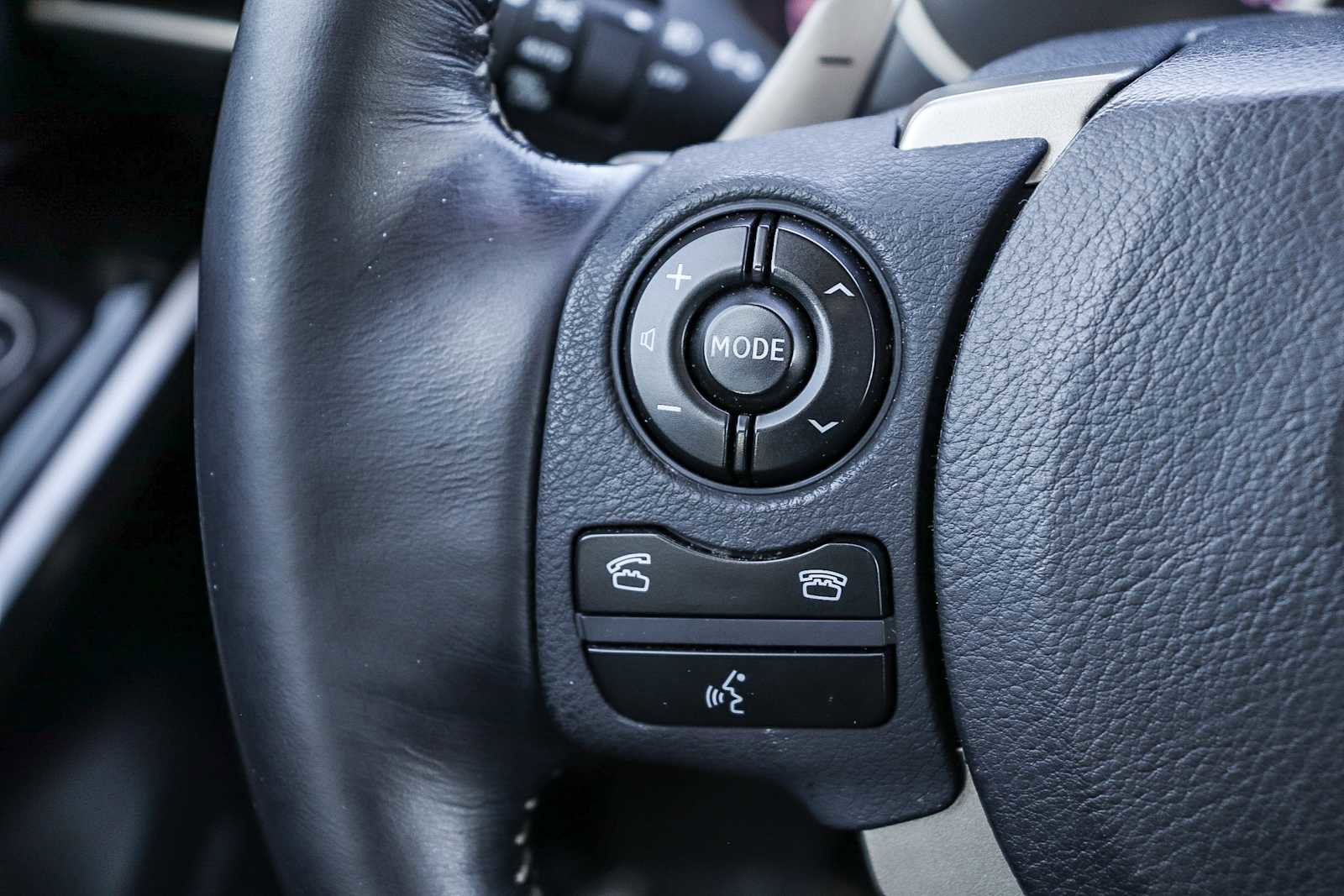 Used 2016 Lexus IS 200t image 20