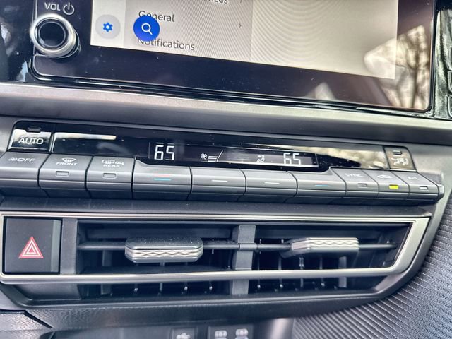 Used 2025 Toyota Camry SE image 27