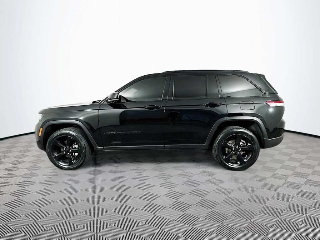 Certified 2023 Jeep Grand Cherokee Limited w/ Luxury Tech Group II AWD/4WD image 7