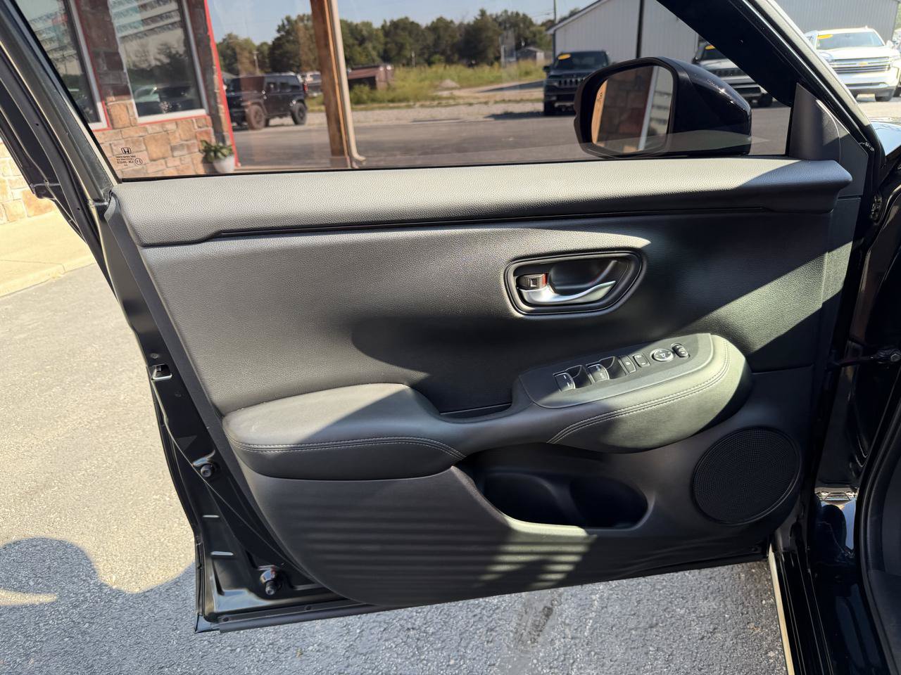 Used 2024 Honda HR-V EX-L image 12