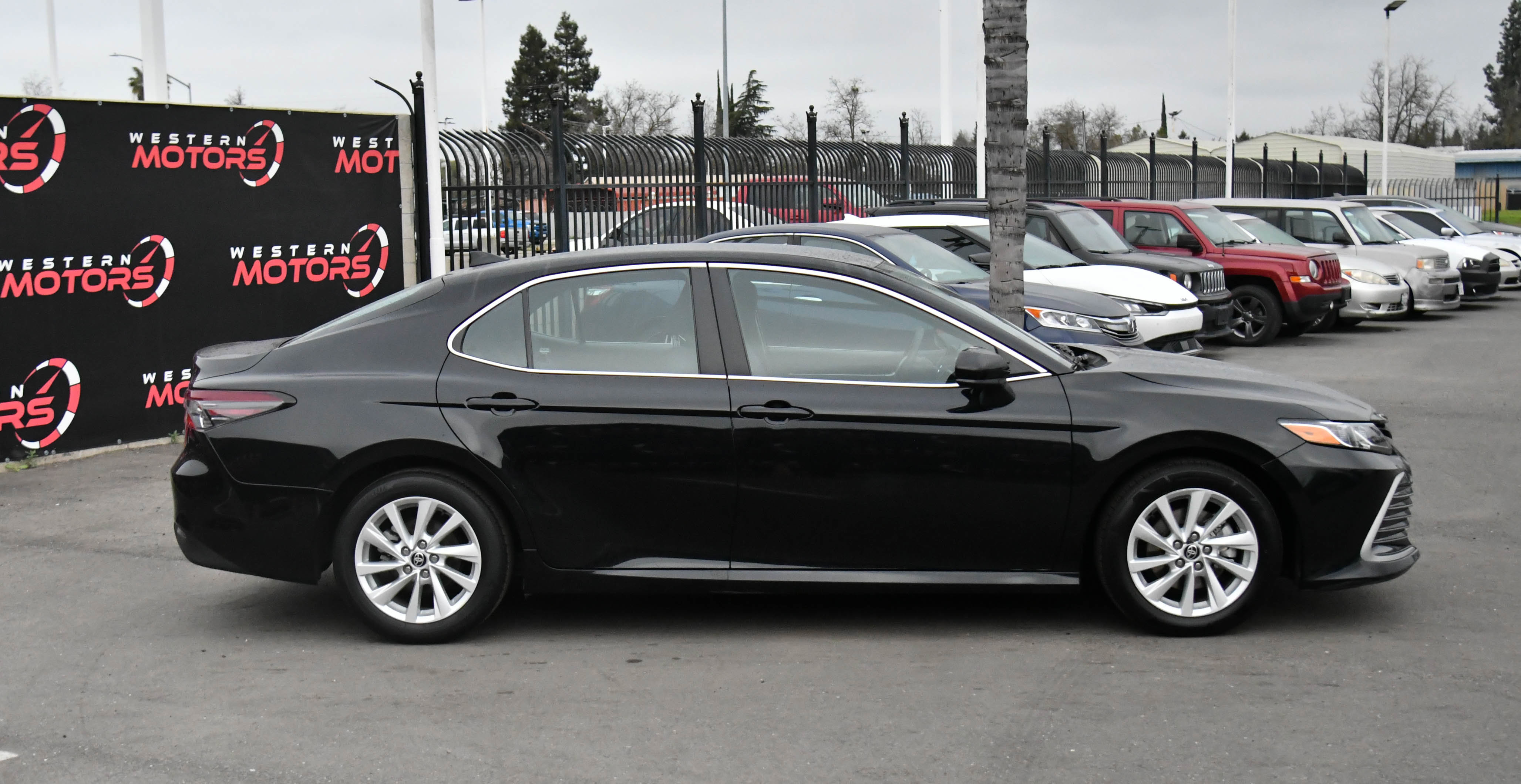 Used 2024 Toyota Camry LE image 9