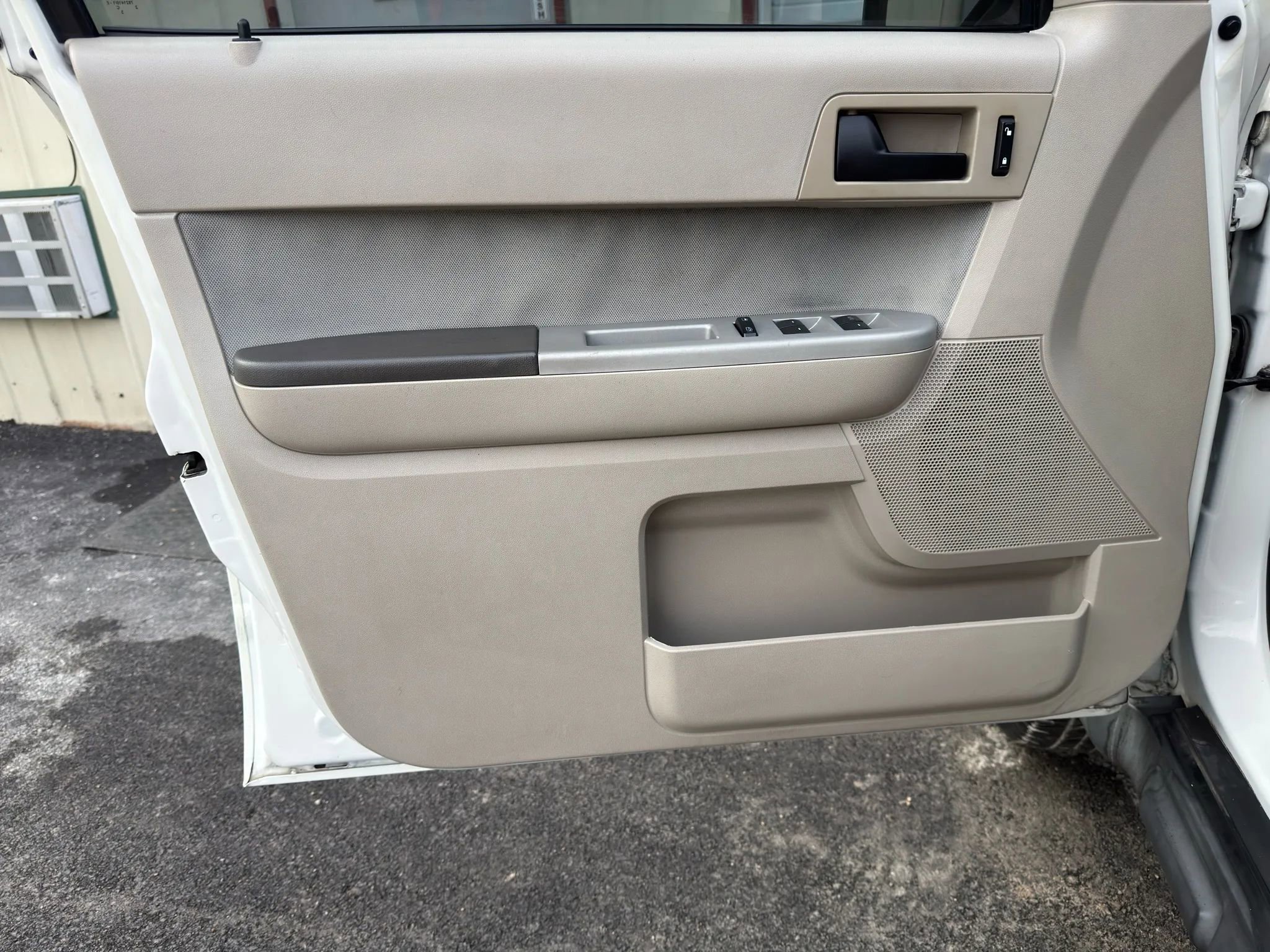 Used 2012 Ford Escape XLT image 2