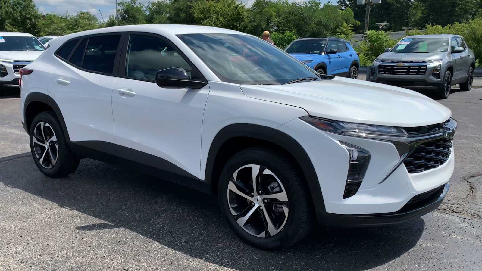 Certified 2024 Chevrolet Trax RS FWD image 2