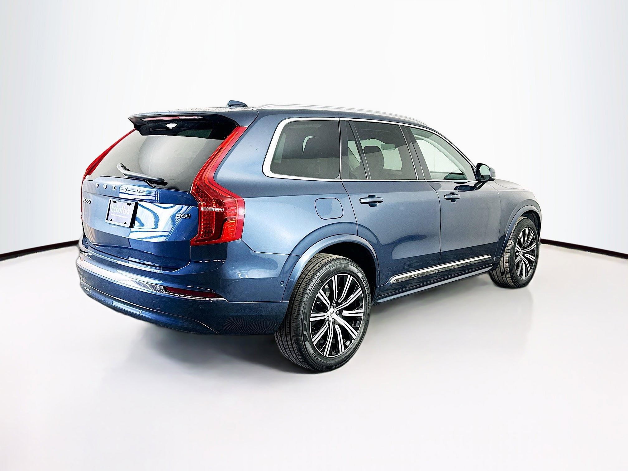 Used 2023 Volvo XC90 B6 Plus image 9