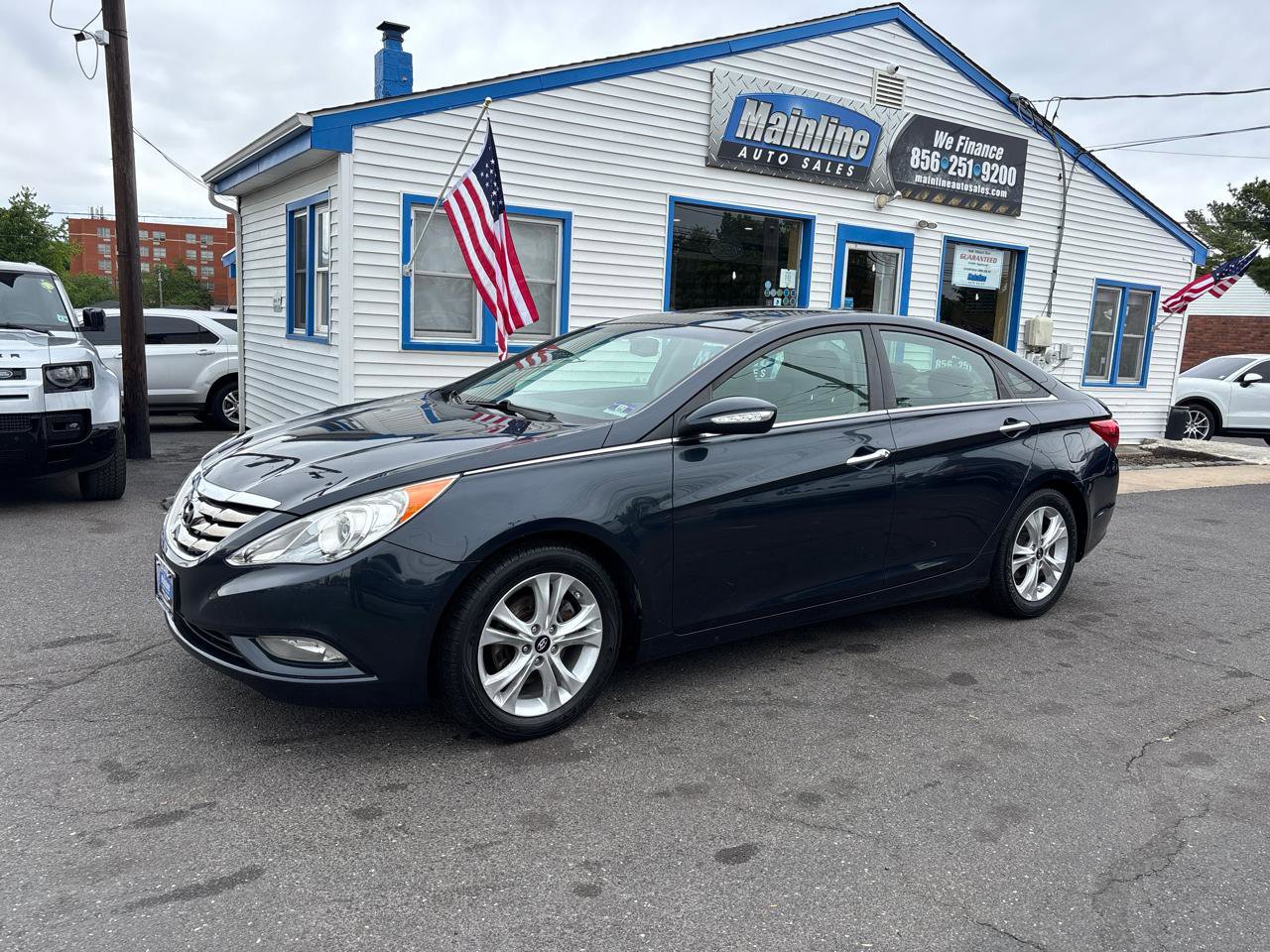 Used 2013 Hyundai Sonata Limited w/ Premium Pkg FWD image 2