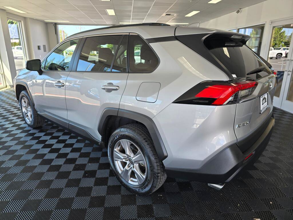 Used 2025 Toyota RAV4 XLE AWD/4WD image 5