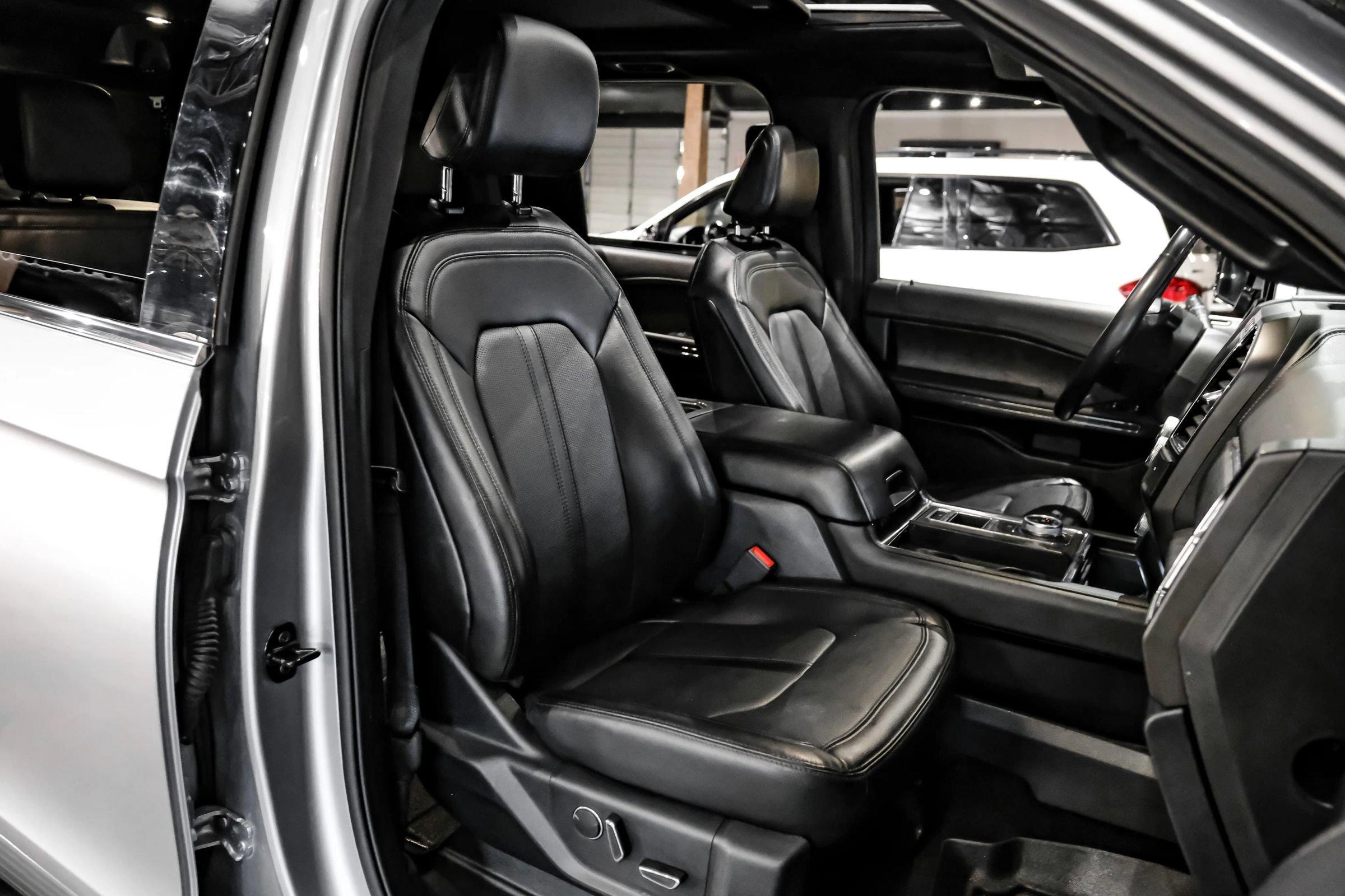 Used 2021 Ford Expedition Limited image 28