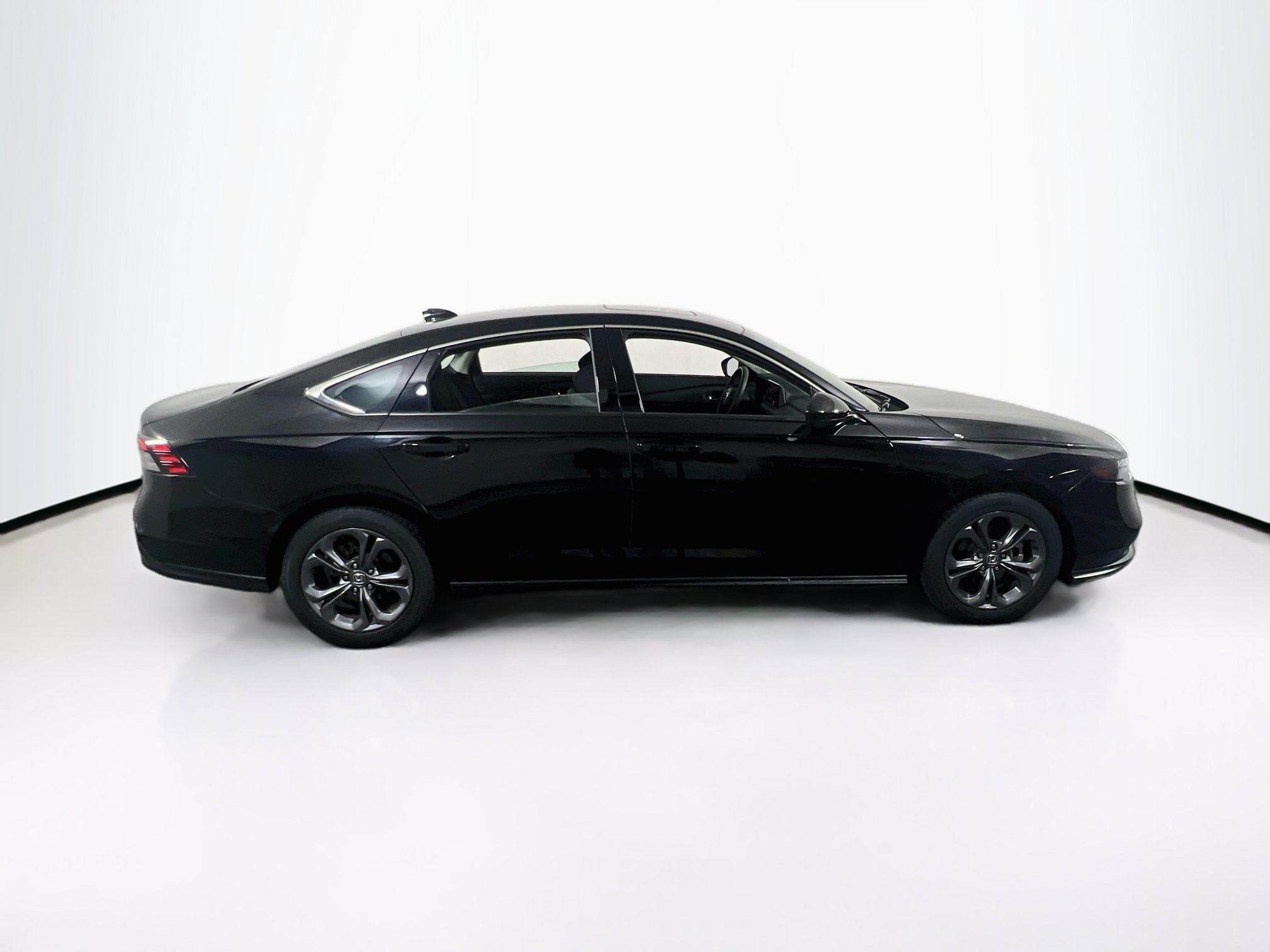 Used 2023 Honda Accord EX image 4