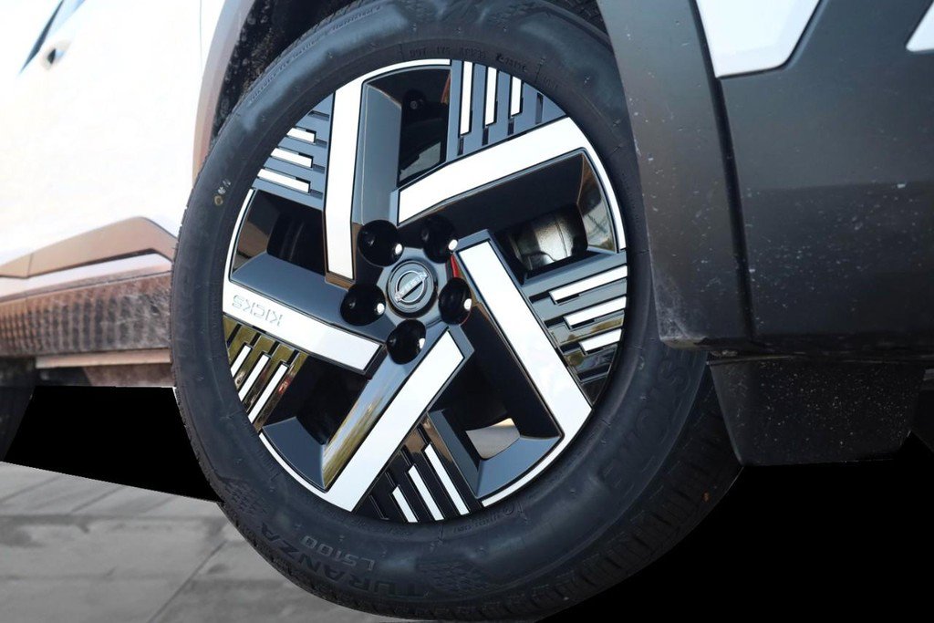 New 2026 Nissan Kicks SV image 3