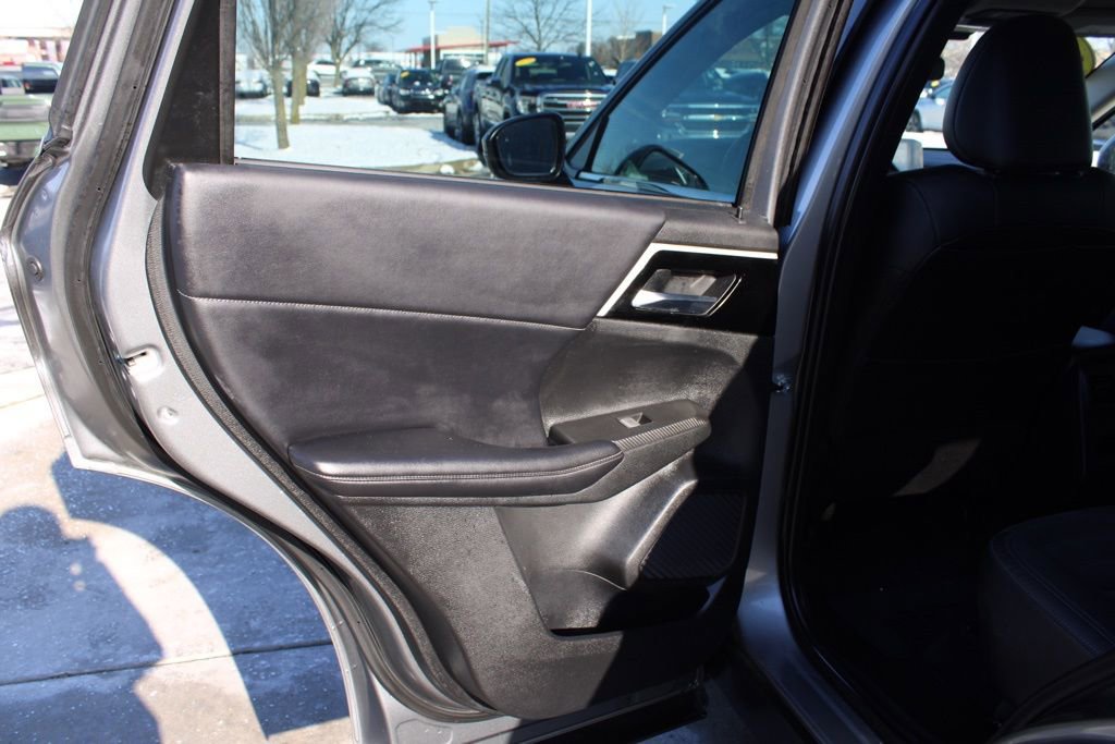 Used 2022 Mitsubishi Outlander SE image 27