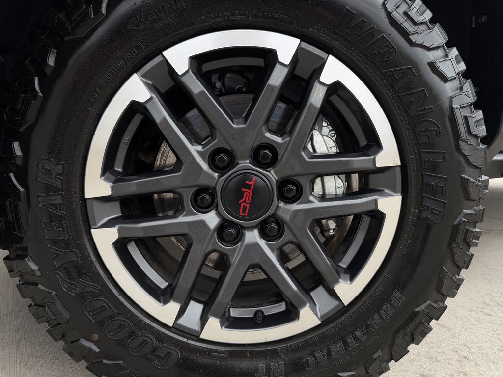 Used 2025 Toyota Tacoma TRD Sport AWD/4WD image 9